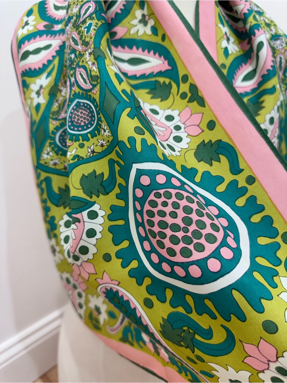 Vera Neumann Silk Blend Retro Vintage Pink Green Paisley Long Scarf 80s - Picture 8 of 12